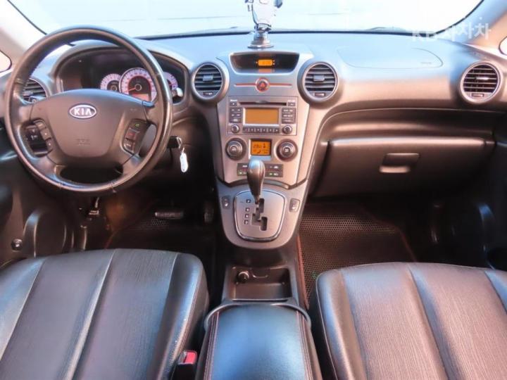 Kia Carens New 2.0 LPI GLX Top Model 9