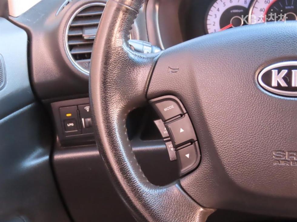 Kia Carens — miniaturë 11