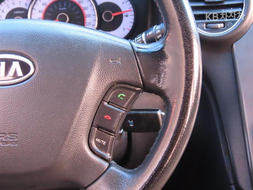 Kia Carens — miniaturë 12