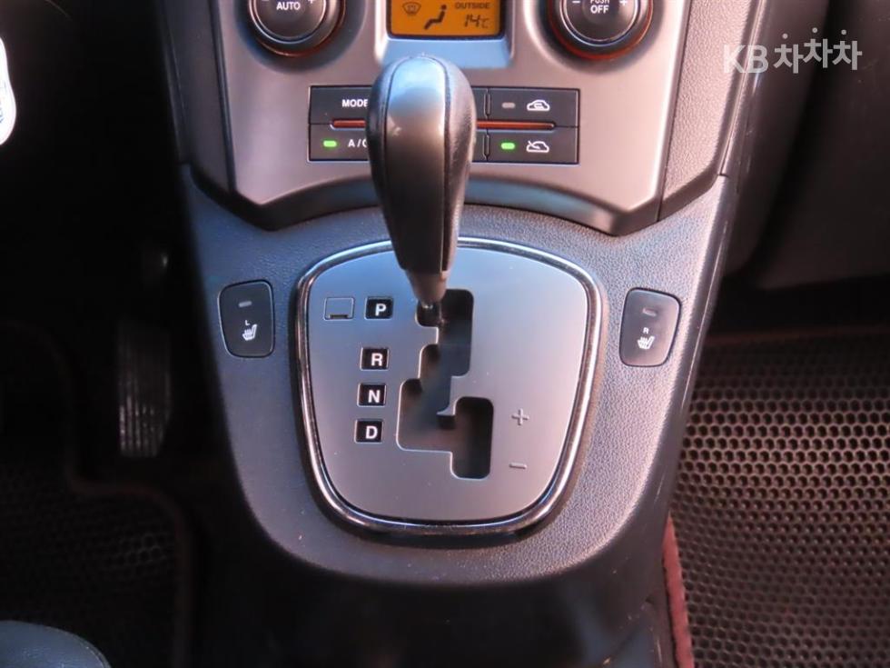 Kia Carens — miniaturë 13