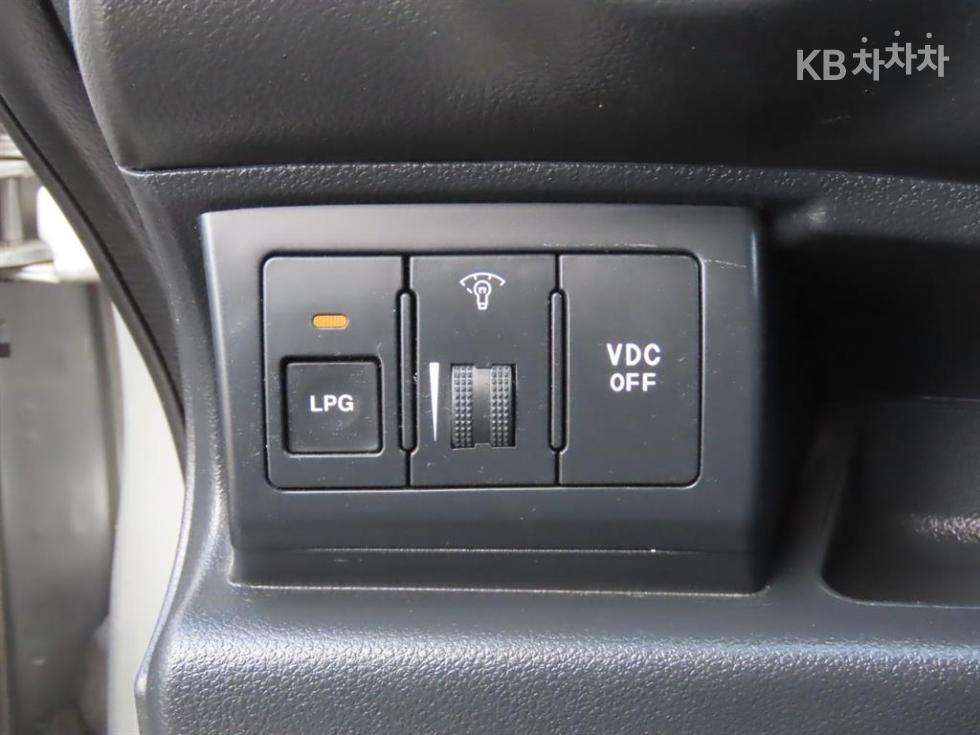 Kia Carens — miniaturë 15
