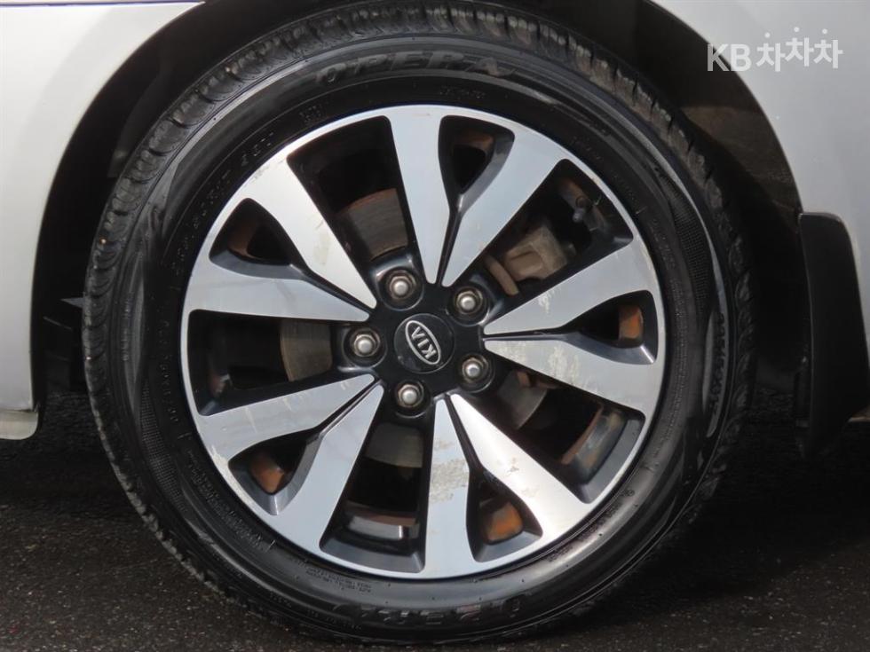 Kia Carens — miniaturë 20