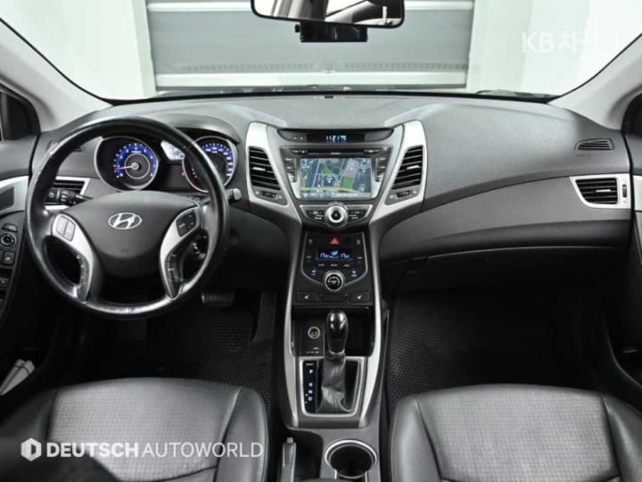Hyundai Avante 1.6 GDi Smart Base Type 8