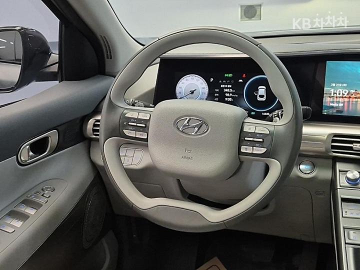 Hyundai Nexo Premium 10