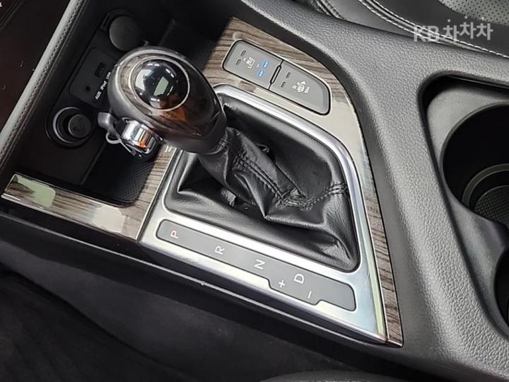 Kia K5 2.0 LPI Prestige 9