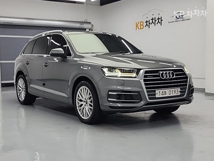 Audi Q7 New 3.0 45 TDI Quattro Sport 5