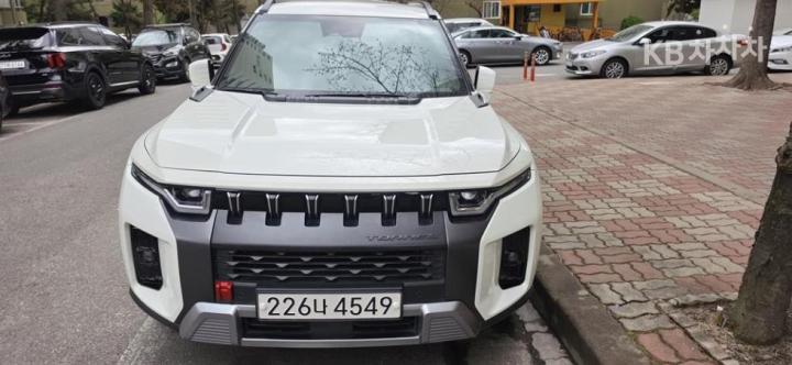 KG Mobility (Ssangyong) Torres J100 Gasoline Turbo 1.5 AWD Black Edition