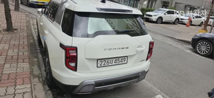 KG Mobility (Ssangyong) Torres J100 Gasoline Turbo 1.5 AWD Black Edition 3