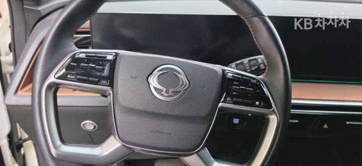 KG Mobility (Ssangyong) Torres J100 Gasoline Turbo 1.5 AWD Black Edition 4