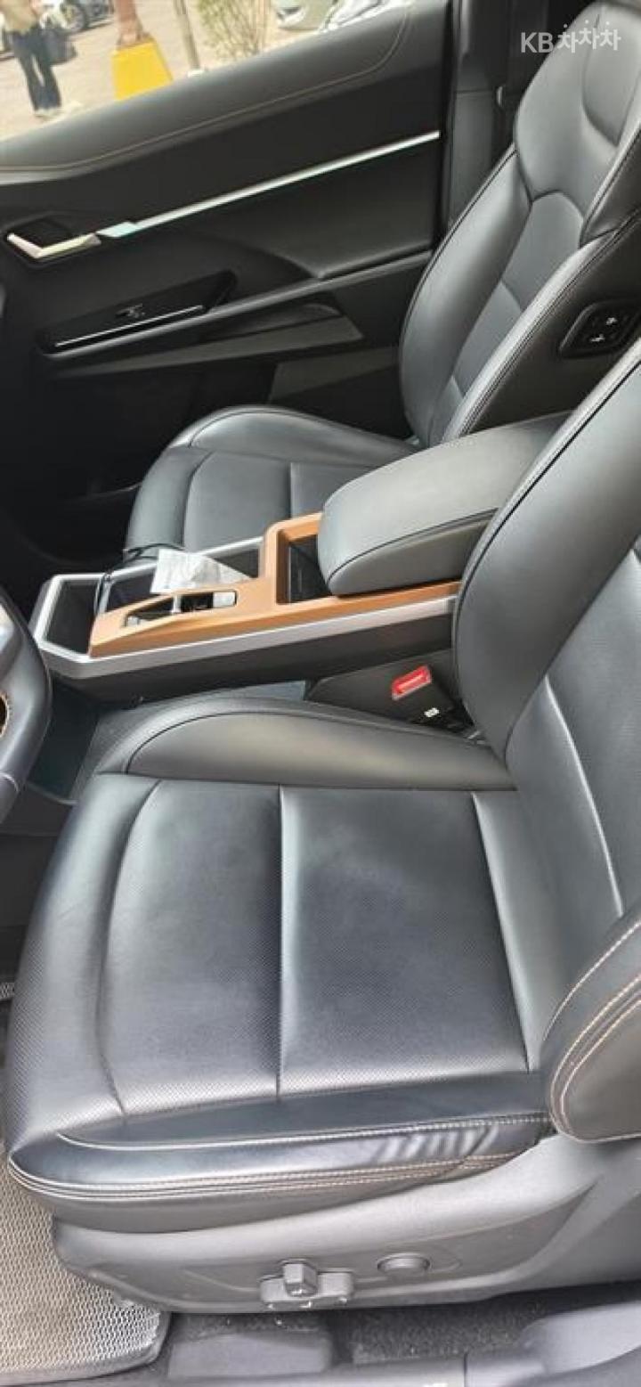 KG Mobility (Ssangyong) Torres J100 Gasoline Turbo 1.5 AWD Black Edition 7