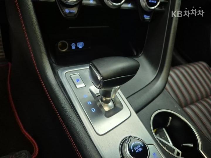 Genesis G70 2.0T Sport Package 9