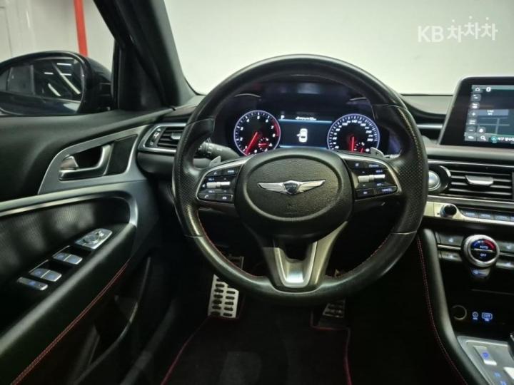 Genesis G70 2.0T Sport Package 10