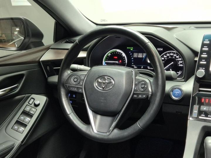 Toyota Avalon 2.5 Hybrid 8
