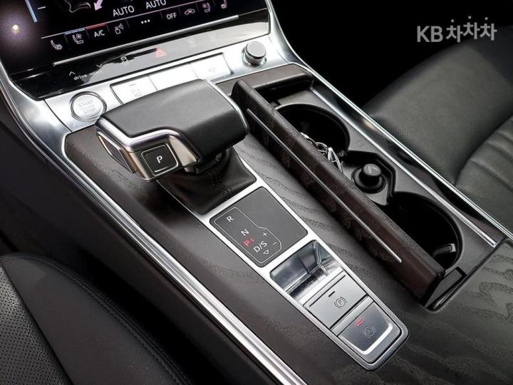 Audi A6 C8 40 TDI Premium 8