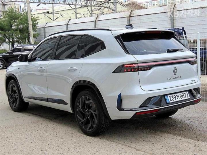 Renault Koleos E-Tech Hybrid Iconic 4