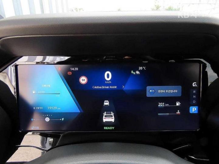 Renault Koleos E-Tech Hybrid Iconic 10