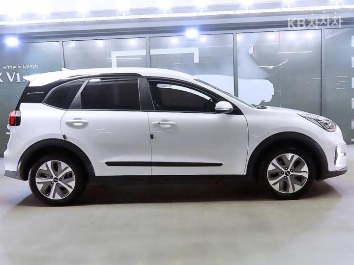 Kia Niro Plus EV Air 4
