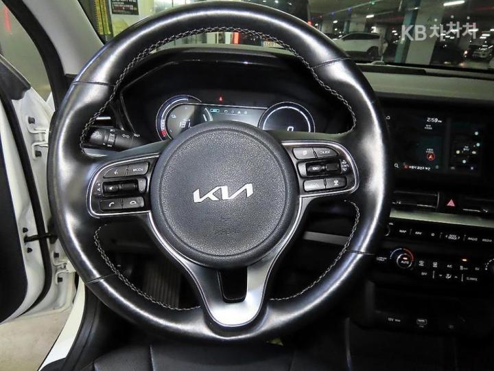Kia Niro Plus EV Air 9