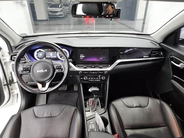 Kia Niro 1.6 HEV Prestige 8