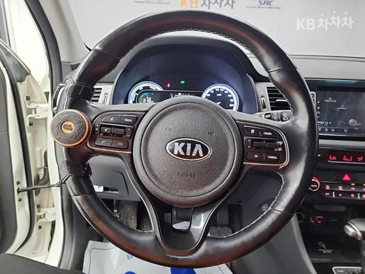 Kia Niro 1.6 Prestige 10