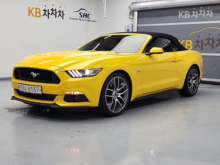 Ford Mustang Convertible Premium 2