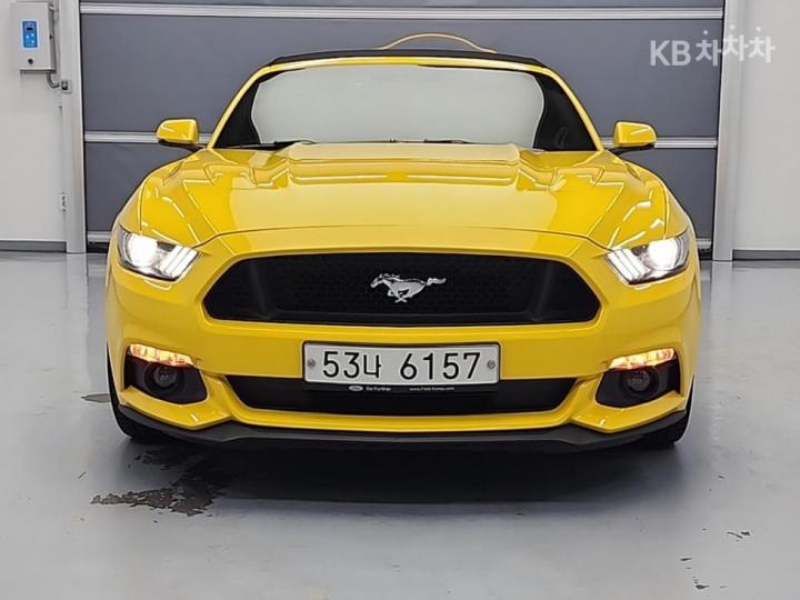 Ford Mustang Convertible Premium 3