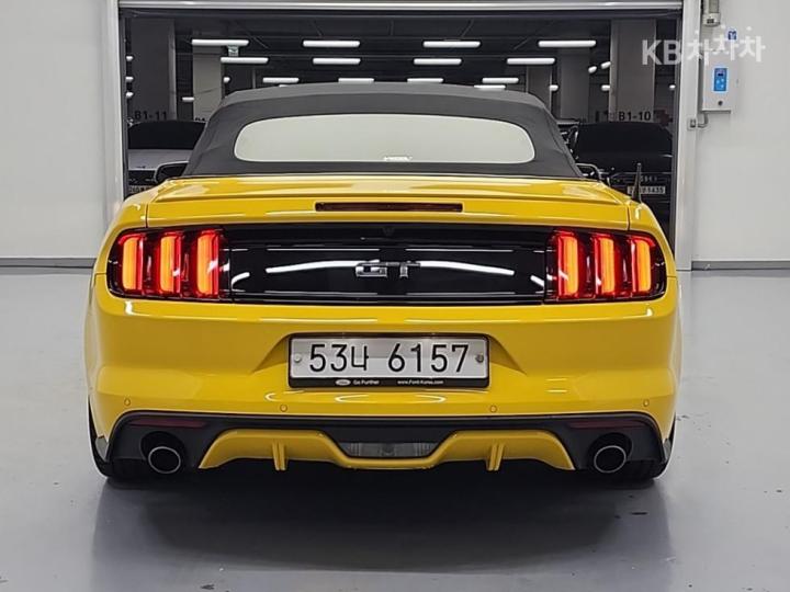 Ford Mustang Convertible Premium 4