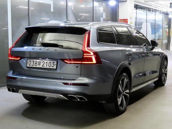 Volvo V60 CC T5 AWD Pro 5