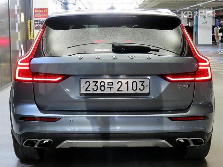 Volvo V60 CC T5 AWD Pro 6