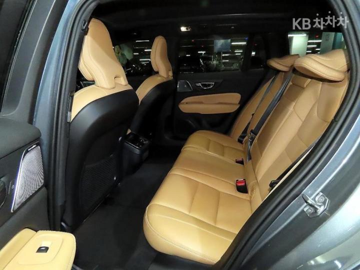 Volvo V60 CC T5 AWD Pro 8