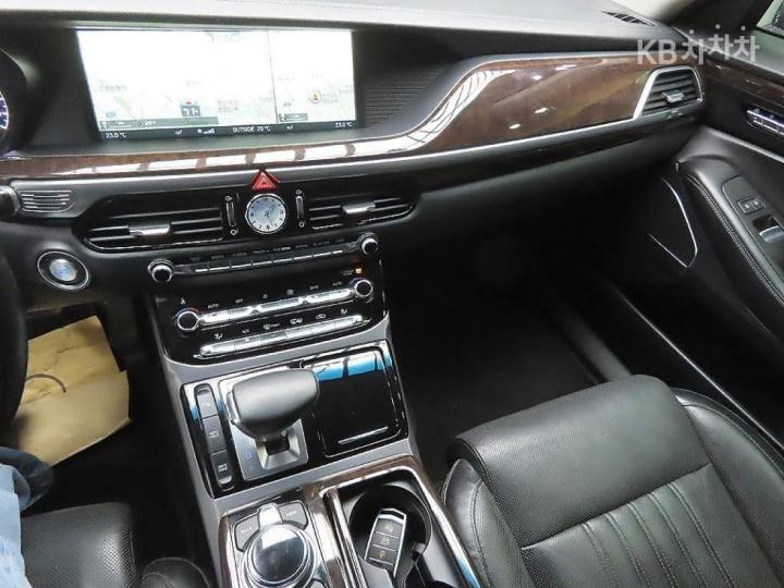 Genesis EQ900 3.8 GDI AWD Luxury 8