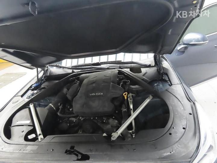 Genesis EQ900 3.8 GDI AWD Luxury 9