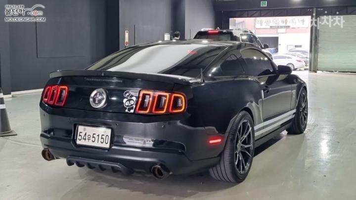 Ford Mustang Coupe 3