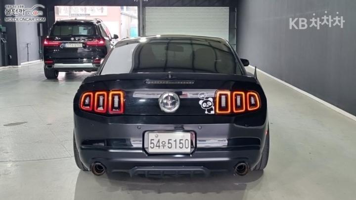 Ford Mustang Coupe 5