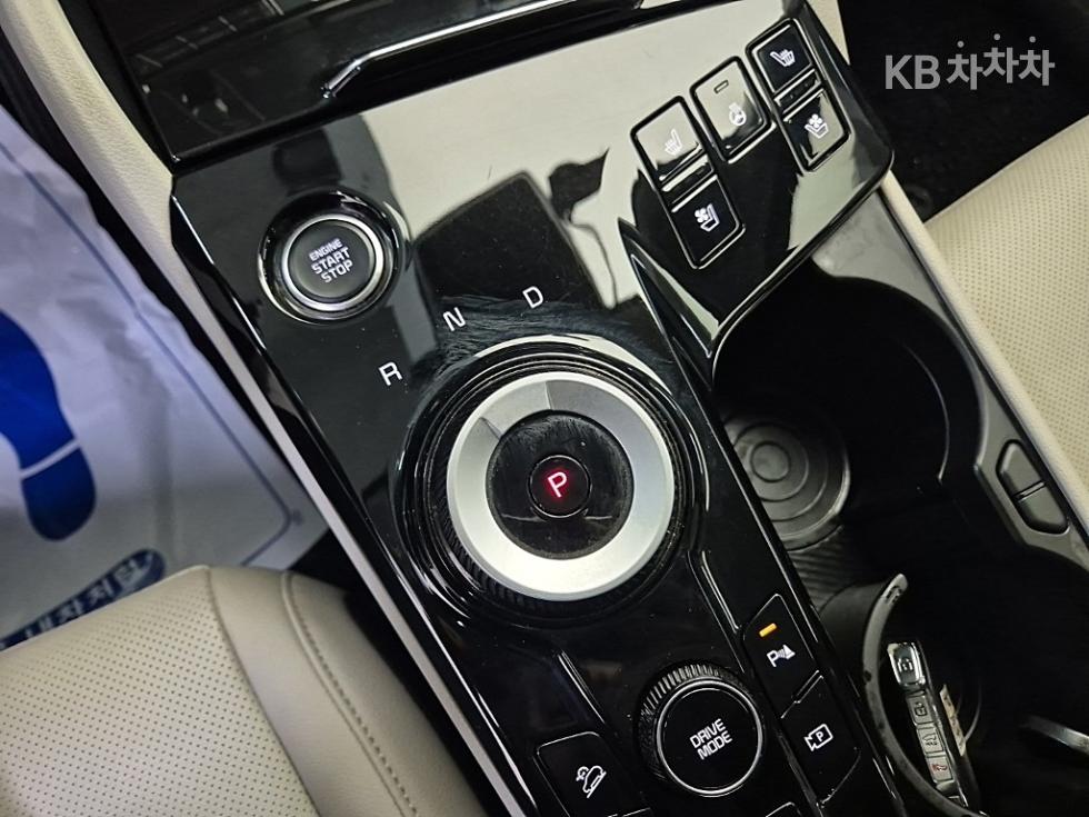 2022 - kia sportage