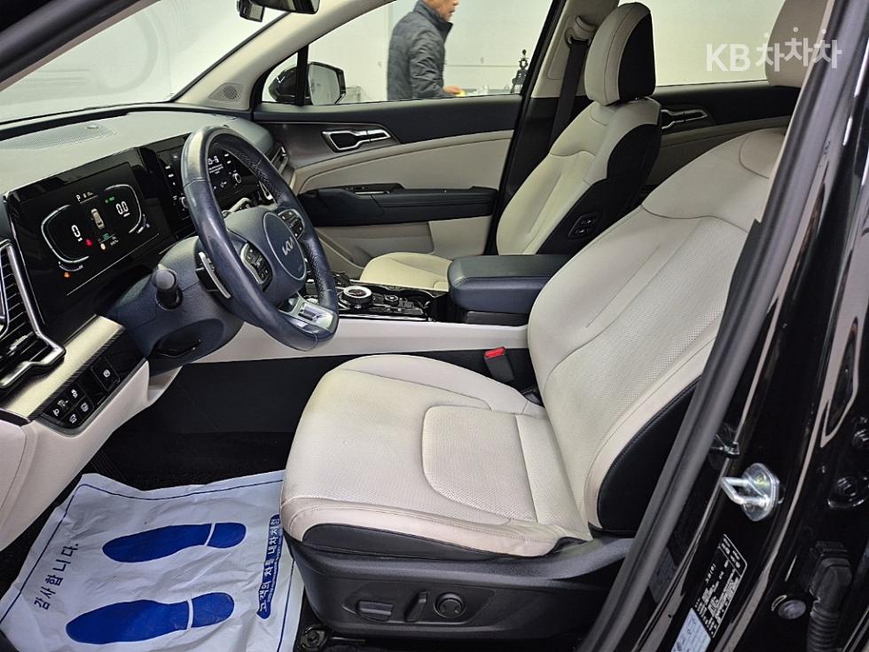 2022 - kia sportage