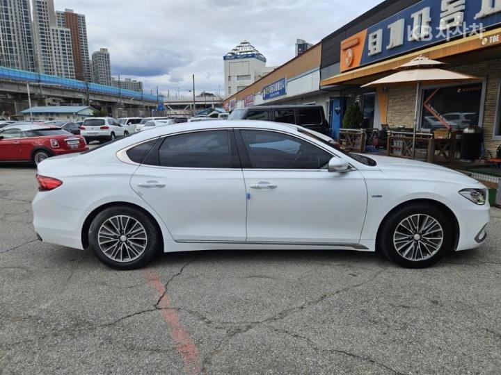 Hyundai Grandeur IG Hybrid Exclusive Base Type 4