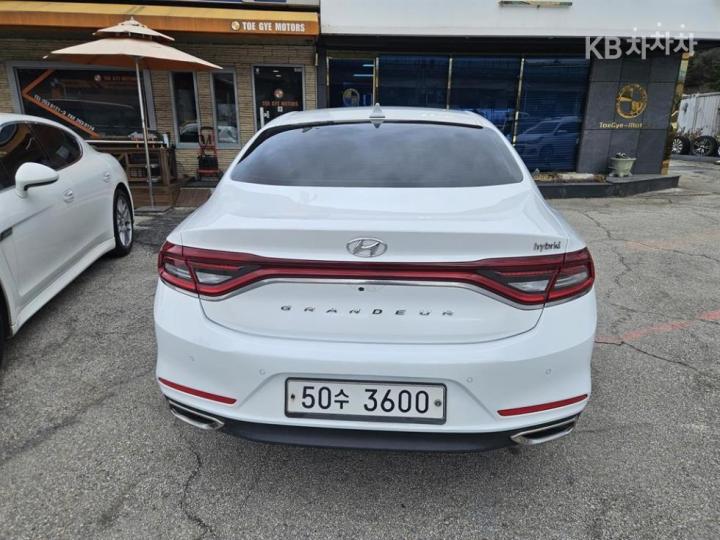 Hyundai Grandeur IG Hybrid Exclusive Base Type 7