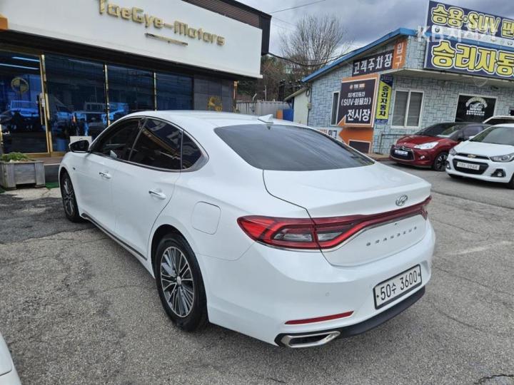 Hyundai Grandeur IG Hybrid Exclusive Base Type 8
