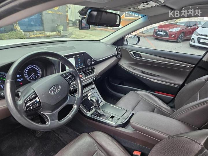 Hyundai Grandeur IG Hybrid Exclusive Base Type 10