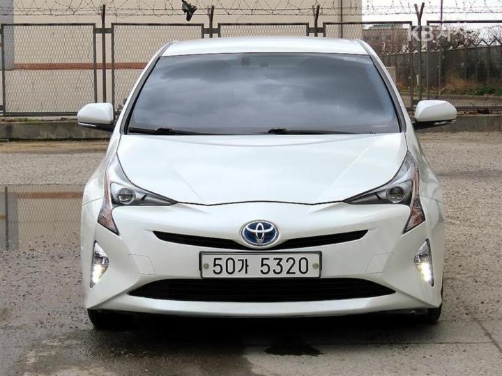 Toyota Prius 1.8 E