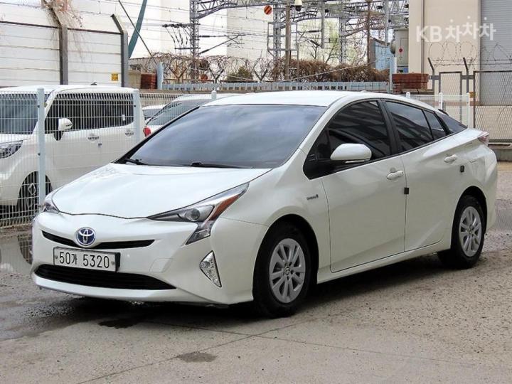Toyota Prius 1.8 E 3