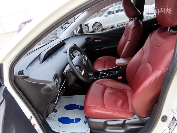 Toyota Prius 1.8 E 6