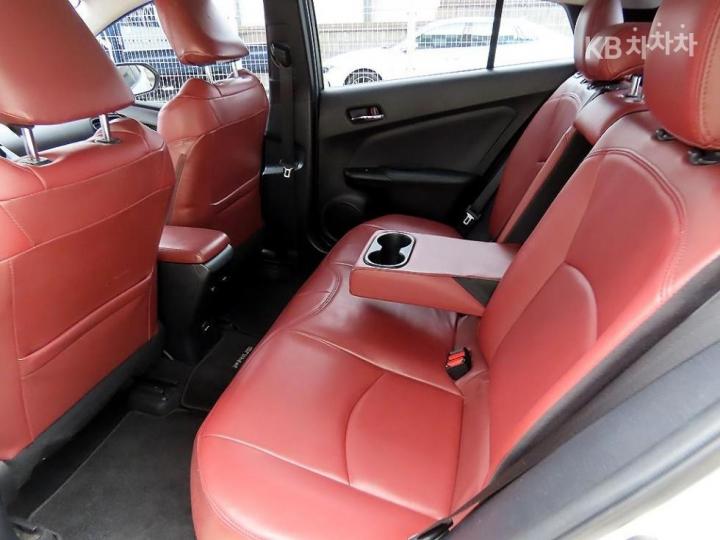 Toyota Prius 1.8 E 7