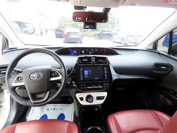 Toyota Prius 1.8 E 8