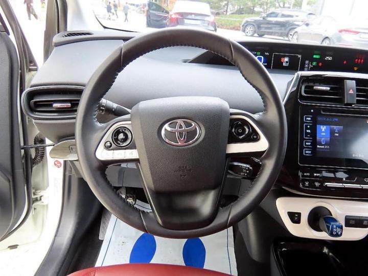 Toyota Prius 1.8 E 9