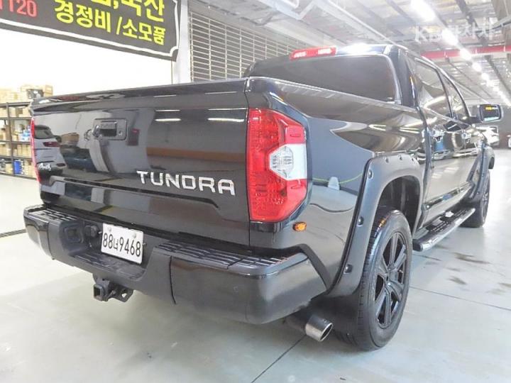 Toyota Tundra 5.7 4WD 3