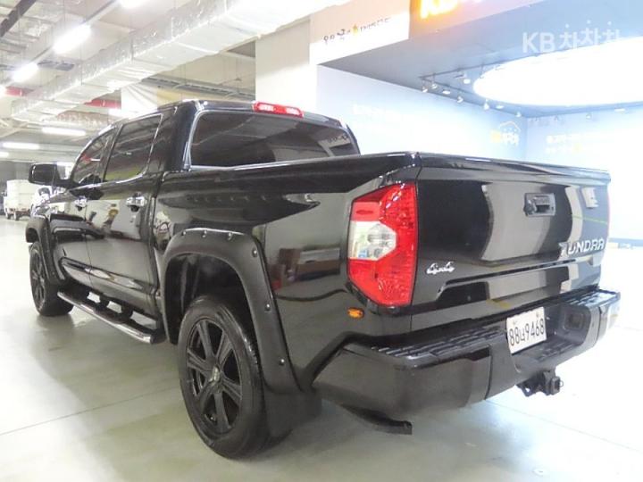 Toyota Tundra 5.7 4WD 6