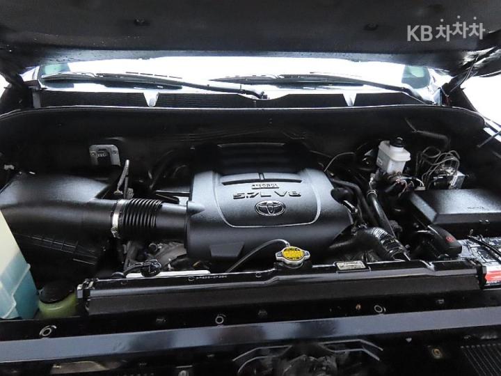 Toyota Tundra 5.7 4WD 8