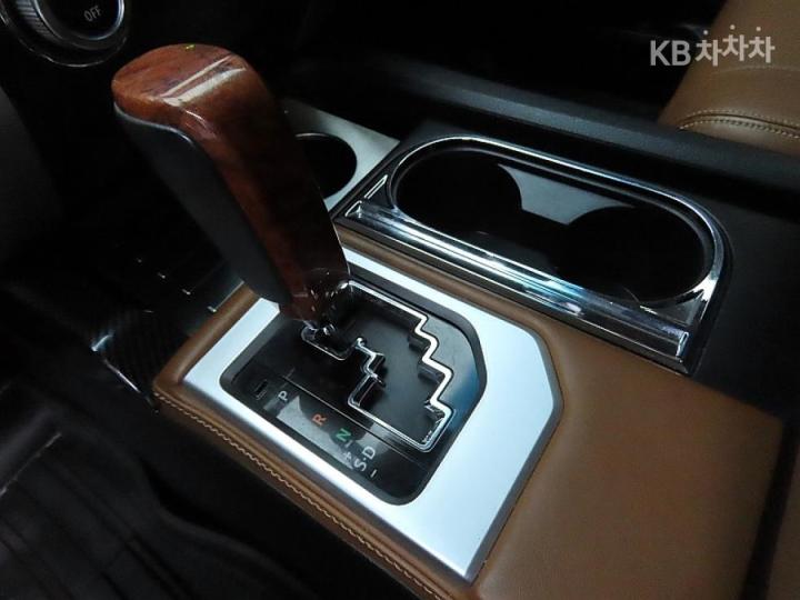 Toyota Tundra 5.7 4WD 10